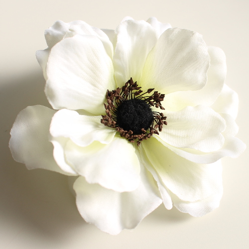 アネモネの髪飾り 白 Airaka 花飾りのアトリエ