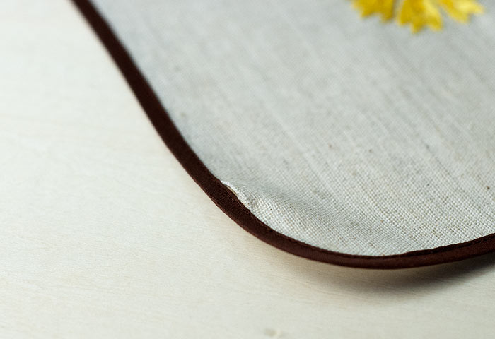 北欧で使われていた、たんぽぽの刺繍のランチョンマット／ビンテージ