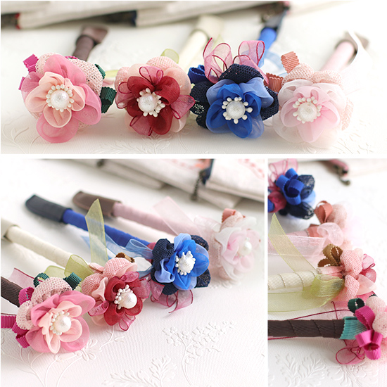 ミシン刺繡　かわいいポーチ　お花ペン　「エンベロープバッグ」3サイズケース：リバティプリント　神戸タータン