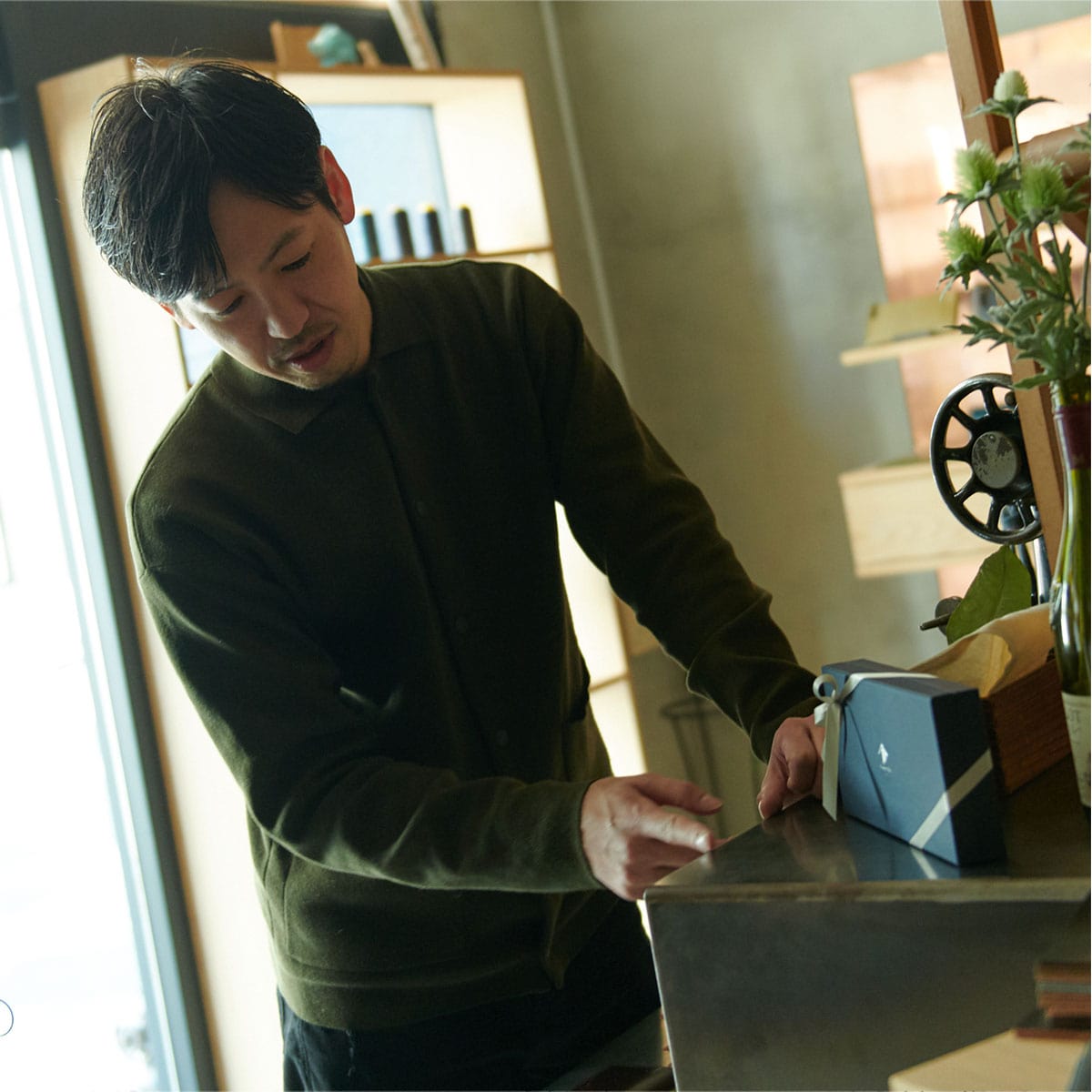 MAKERS FILE02 吉本秀作 ｜革財布の山藤オンラインショップ