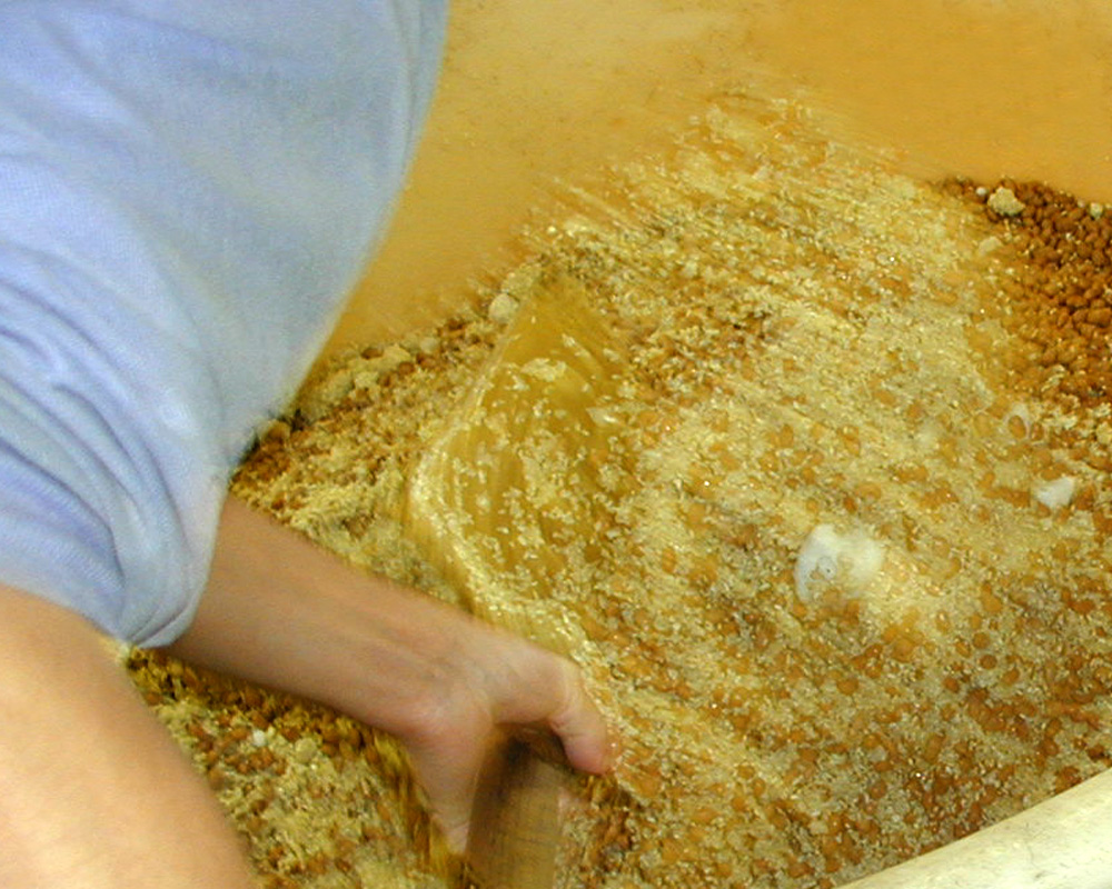 味噌ができる工程の大豆処理