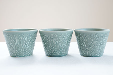 緑色のひび割れ釉の陶器カップ　清国から 陶芸の専門店］陶芸.com 緑ガラス釉 2リットル（液体釉薬）(2L