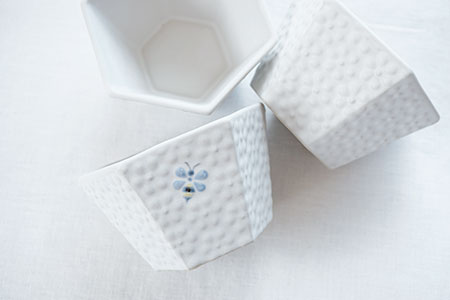 人気作家様　ハンドメイド　　陶器　坊や　天使 ワ26 ホワイト 六角ハニーボウル 着彩 - 益子焼の小さな窯元