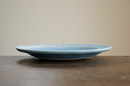ブルーグレー 線刻楕円リム皿 - 益子焼の小さな窯元「よしざわ窯 
