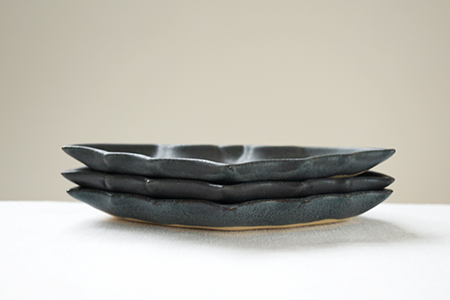 スナフジタさん　コウモリ形 陶器　豆皿 イ54 コウモリ小皿 - 益子焼の小さな窯元「よしざわ窯」- 生活